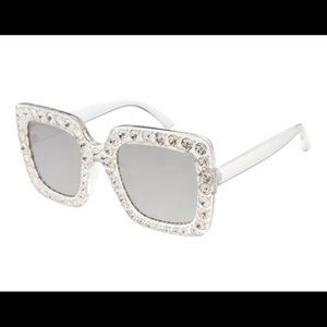 NWT Hollywood style sunglasses in Clear